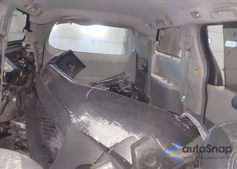 2012 Toyota Sienna Se 8 Passenger z USA, uszkodzony, nr VIN 5TDXK3DC8CS181008